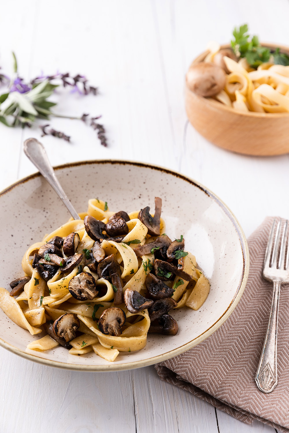 Tortellificio-piatto-d'oro-sicilia-tagliatelle-ai-funghi